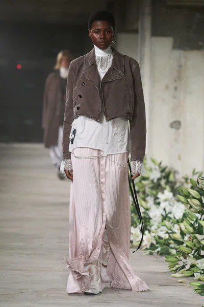 Look 28